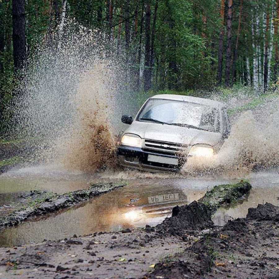 Буксует нива в грязи