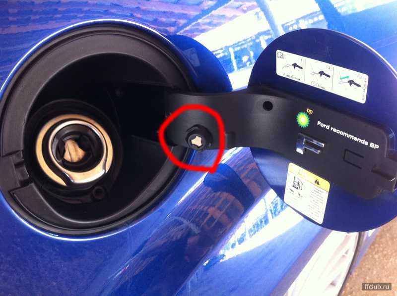 Снимаем лючок бензобака на ford focus 2 своими руками