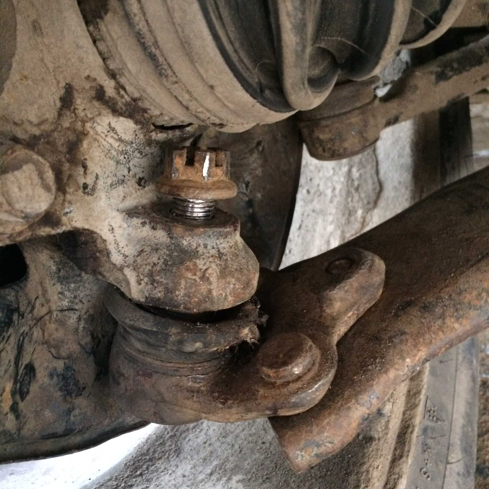 Замена передней шаровой опоры toyota corolla