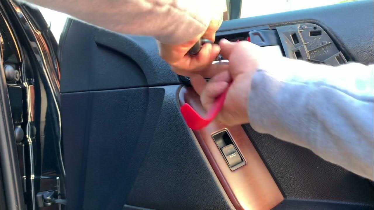 Как разобрать заднюю дверь toyota prado 120