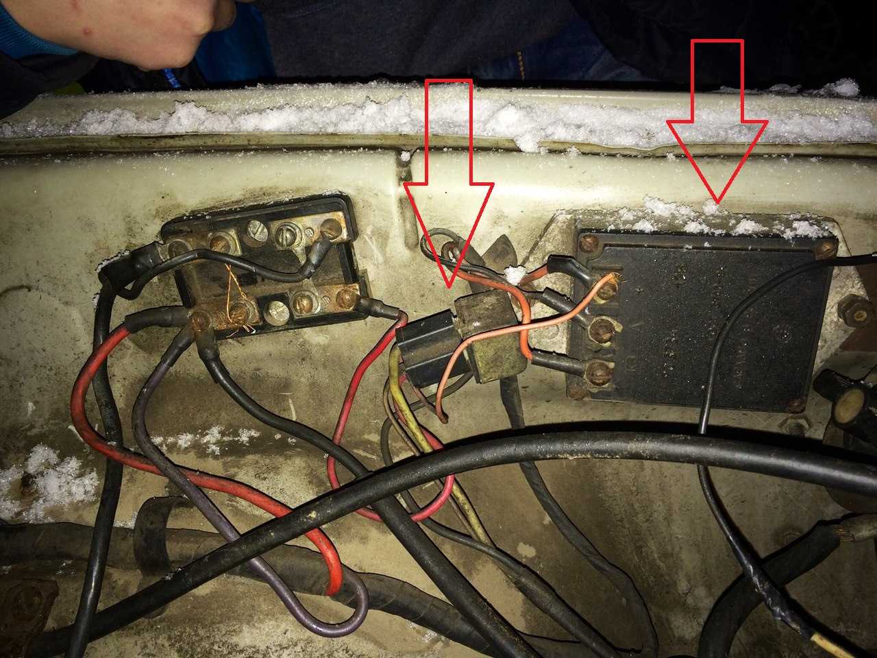 Почему газель 402 карбюратор плохо заводится на горячую?