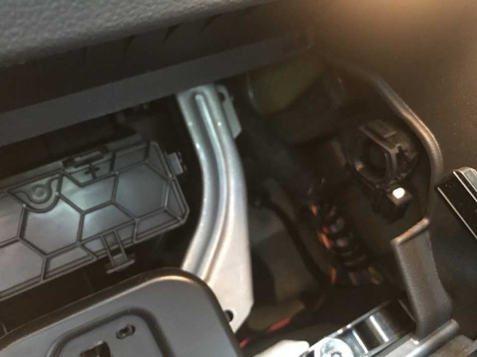 Замена салонного фильтра vw golf 5