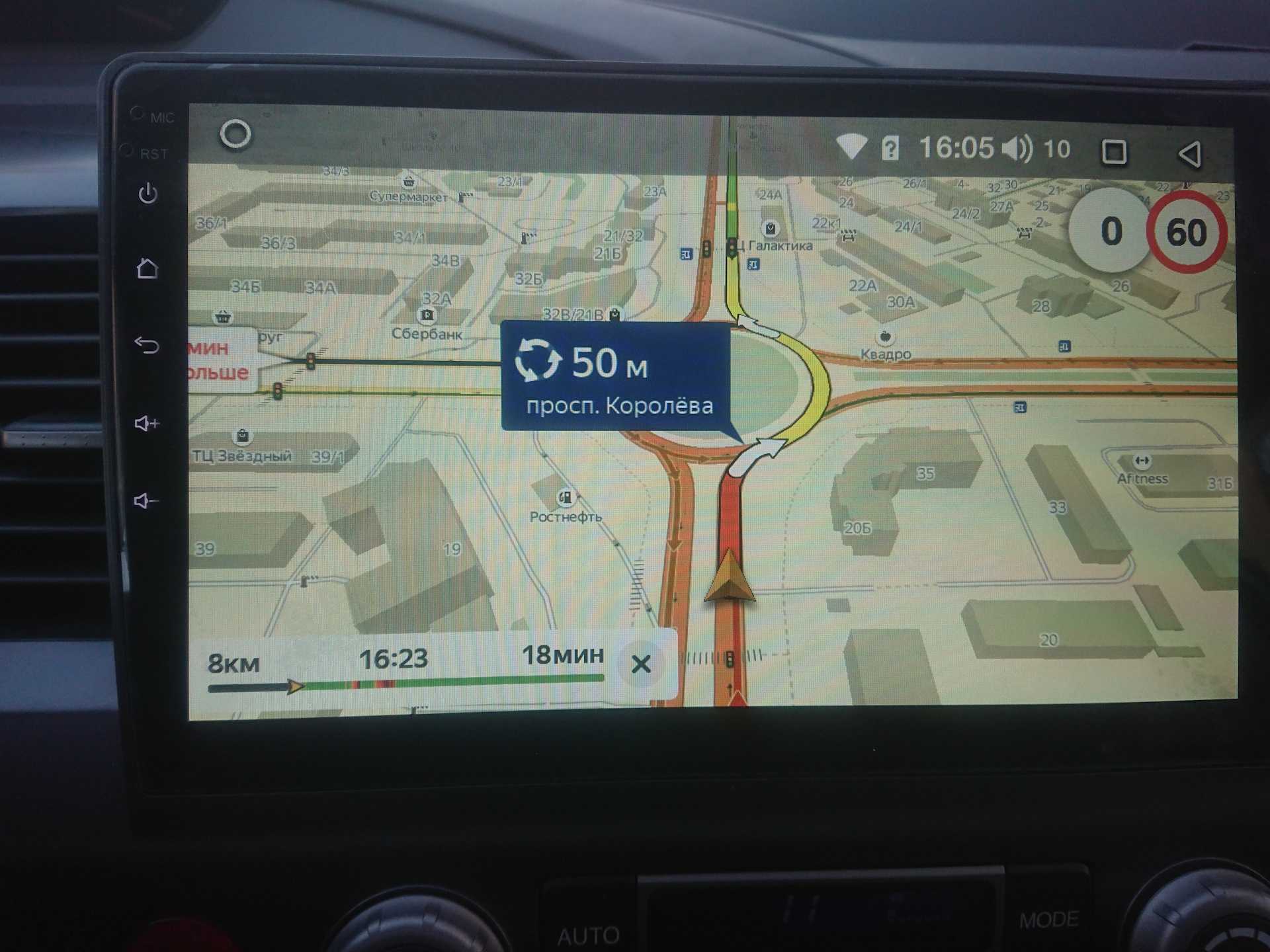 Яндекс.навигатор на экране гу автомобиля (через android auto)