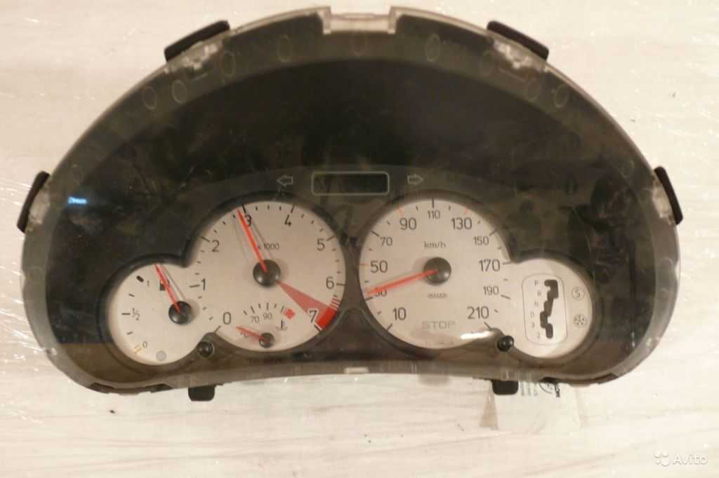 Блок предохранителей и реле peugeot 206