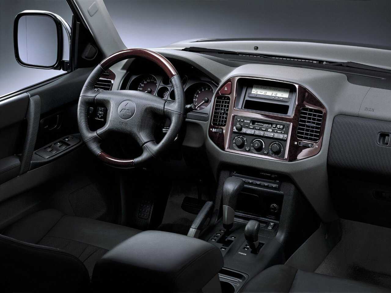 Мицубиси паджеро 3 поколения технические характеристики. mitsubishi pajero iii — описание модели. салон и оснащение митсубиси