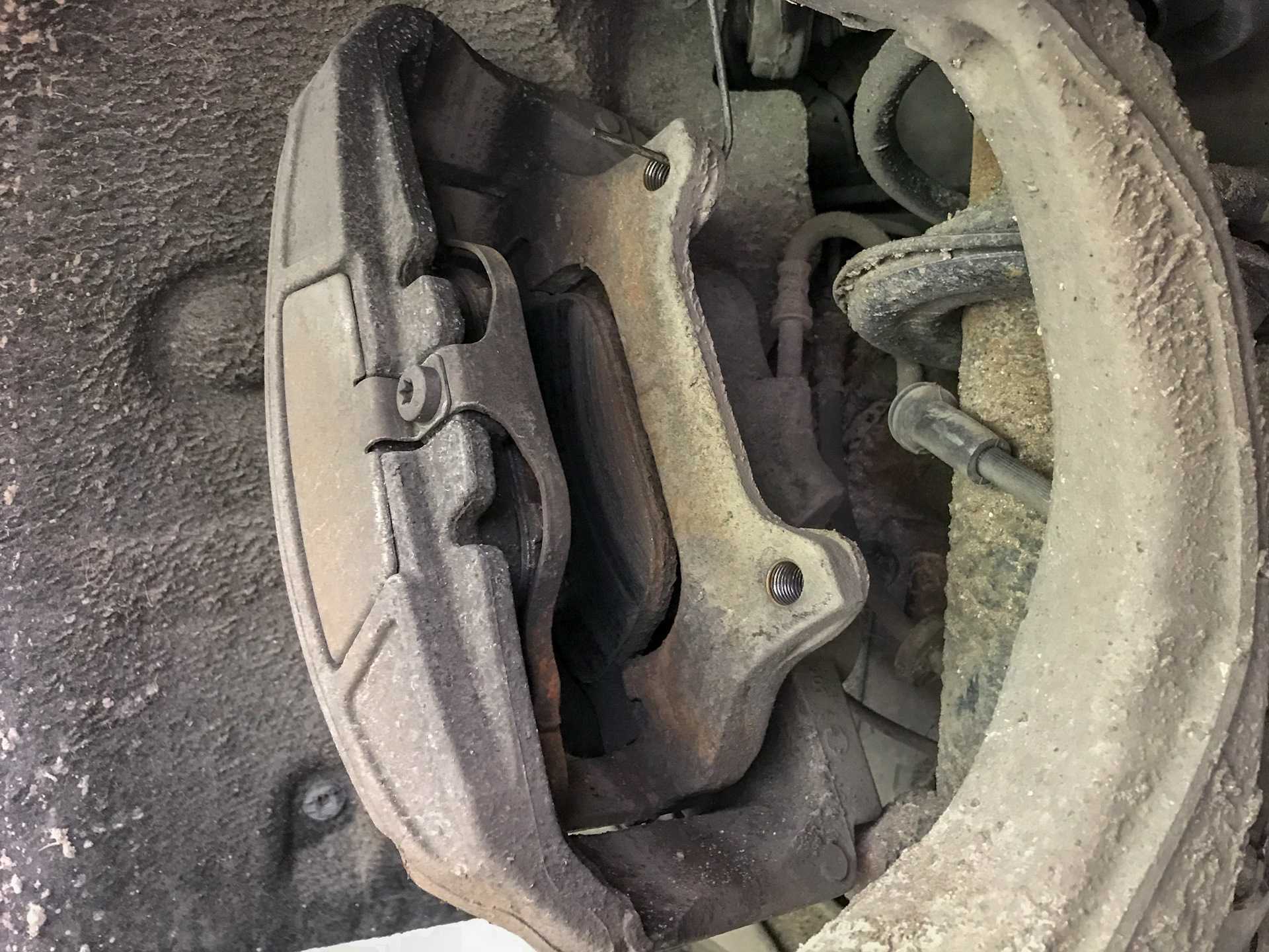 Замена задних колодок audi a8 d3
