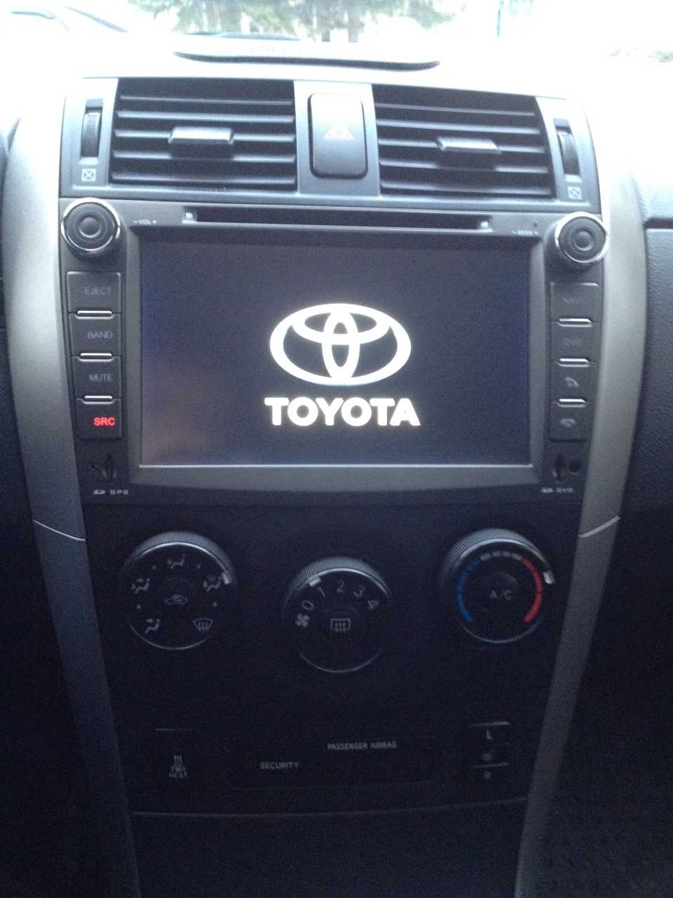 Как снять магнитолу на toyota corolla?