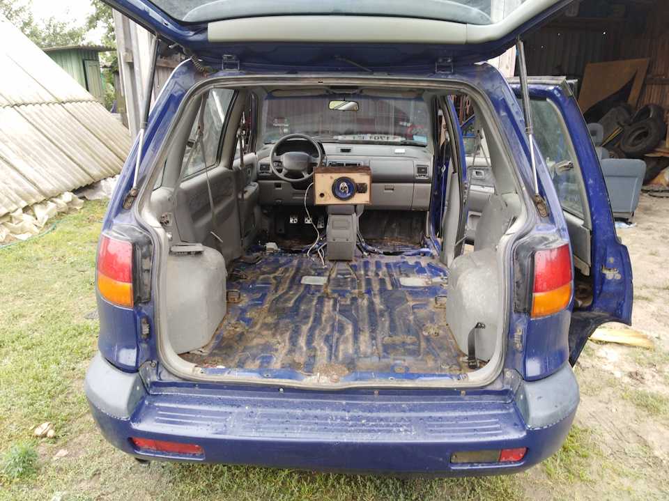Mitsubishi space star (мицубиси спейс стар)