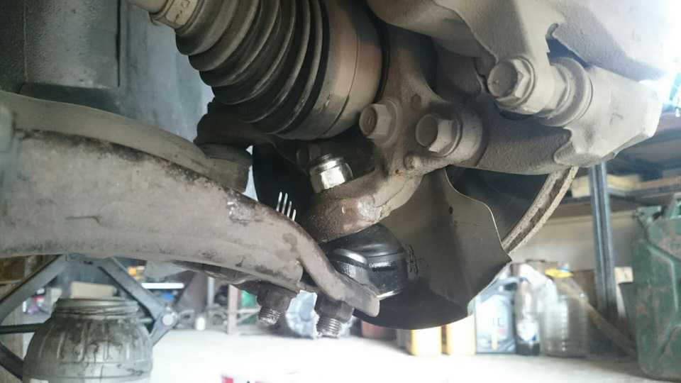 Замена шаровой опоры toyota corolla (е150)