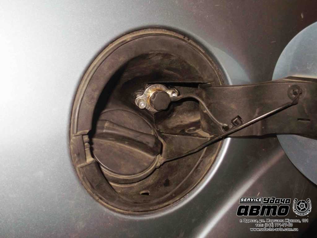 Снять лючок бензобака форд фокус 2 - автомастер